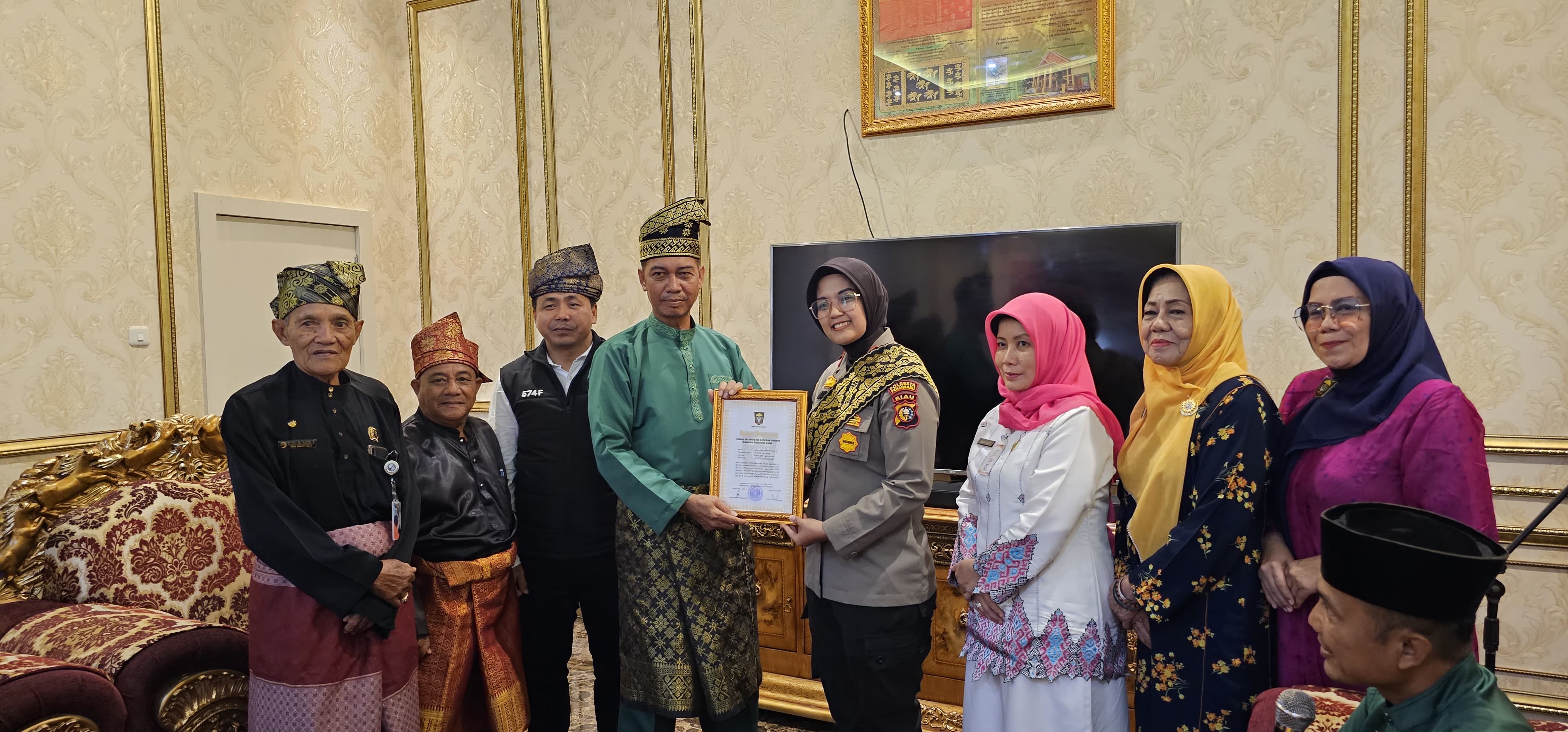 LAMR Pekanbaru Ganjar Polsek Limapuluh Penghargaan Atas Prestasi Ungkap Peredaran Narkotika