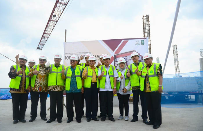 Pemprov-Kejati-PT HK Topping Off Gedung Kejati Riau, Optimis Pembangunan Tepat Waktu dan Terkendali