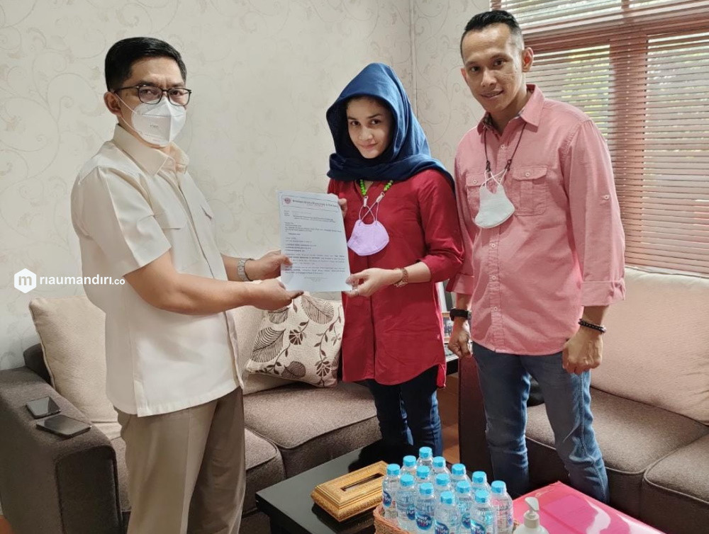 Cari Keadilan, Mantan Istri Oknum Anggota DPRD Riau Datangi Kompolnas RI