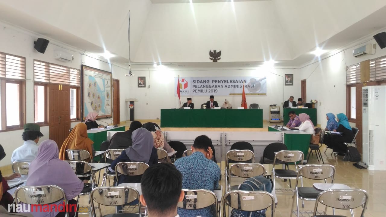 Bawaslu Riau Gelar Sidang Lanjutan Gugatan Syintia Dewi Terhadap KPU