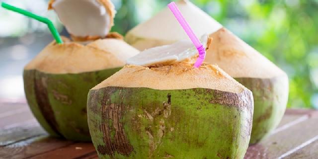 Manfaat Minum Air Kelapa Setiap Hari