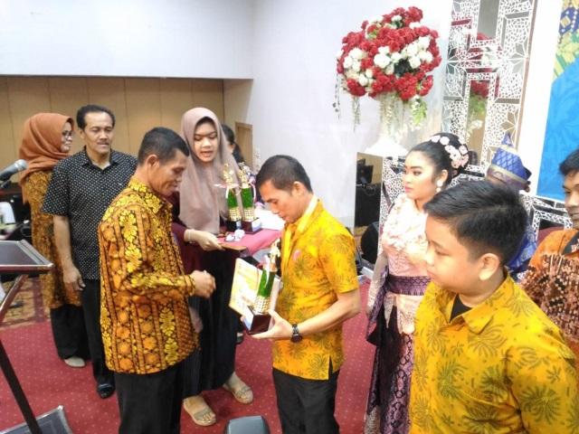 Pekanbaru Juara Umum FLS2N SMP se Riau