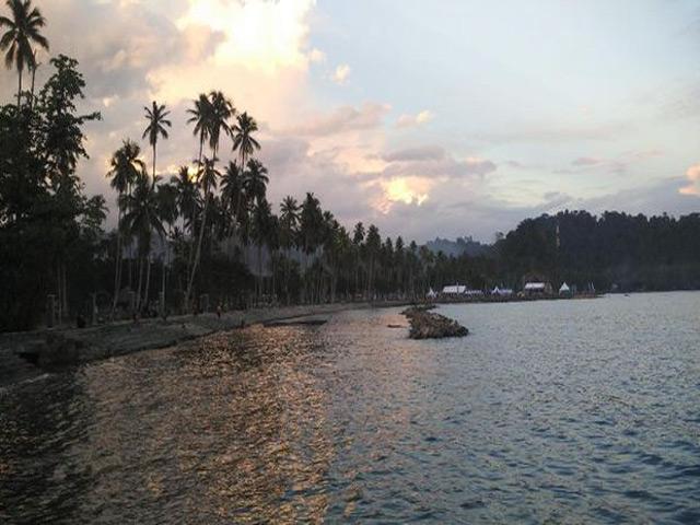 Keindahan Senja Di Raja Ampat