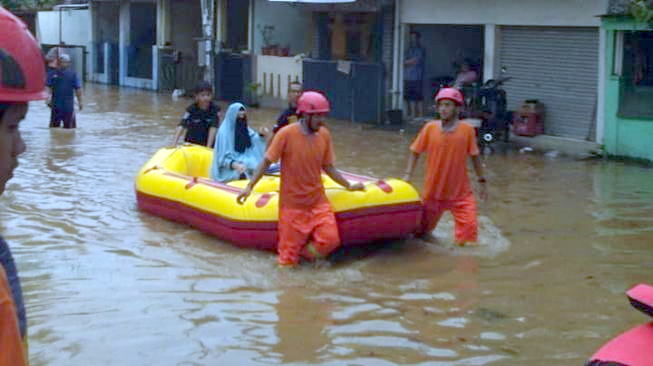 Tak Ada Hujan, Ratusan Rumah di Depok Terendam Banjir