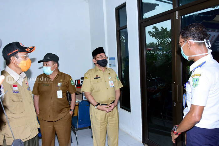 Tinjau Posko Covid-19 di Kecamatan Rupat, Ini Pesan Plh Bupati Bengkalis
