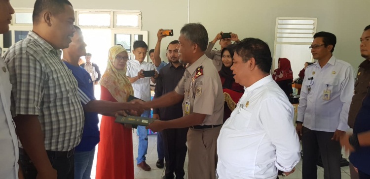 BPN Kepulauan Meranti Serahkan 337 Persil Sertifikat Tanah Program PTSL