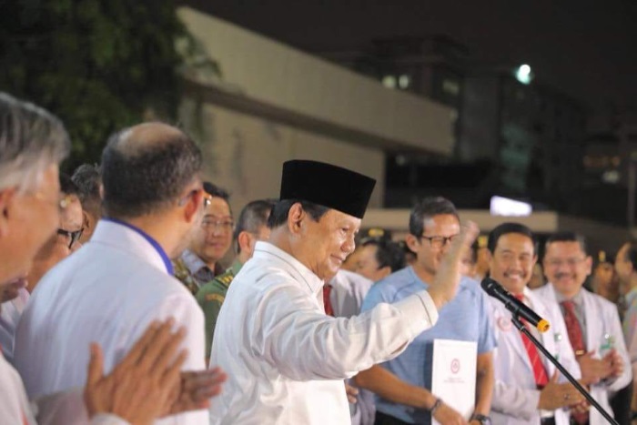 Selesai Tes Kesehatan, Prabowo: 5 Jam Pemeriksaan, 2 Jamnya <i>Selfie-Selfie</i>