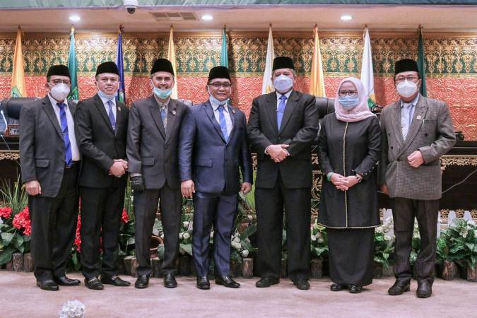 Bupati Siak Hadiri Pengambilan Sumpah PAW Anggota DPRD Riau