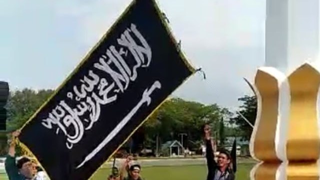 Polisi Buru Pengibar Bendera Tauhid di Kantor DPRD Poso