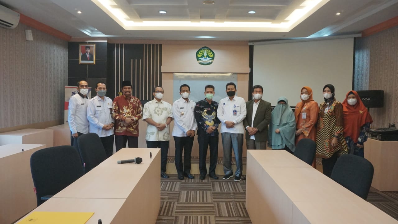 Bupati Rohil Audiensi dengan Rektor Universitas Riau Bahas Kerjasama Program Beasiswa