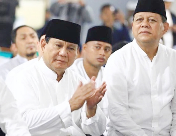 Prabowo Ikut Salatkan Rektor UKRI yang Wafat di Bandung