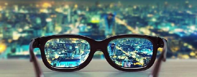 6 Tanda Kamu Harus Segera Ganti Kacamata