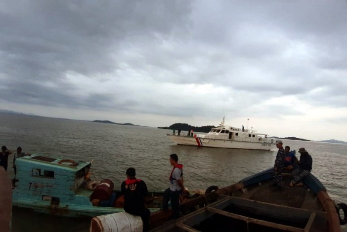 Hantam Batu Karang, Kapal SB Tengiri 4 Tenggelam di Pulau Tikus Kenipan Kepri