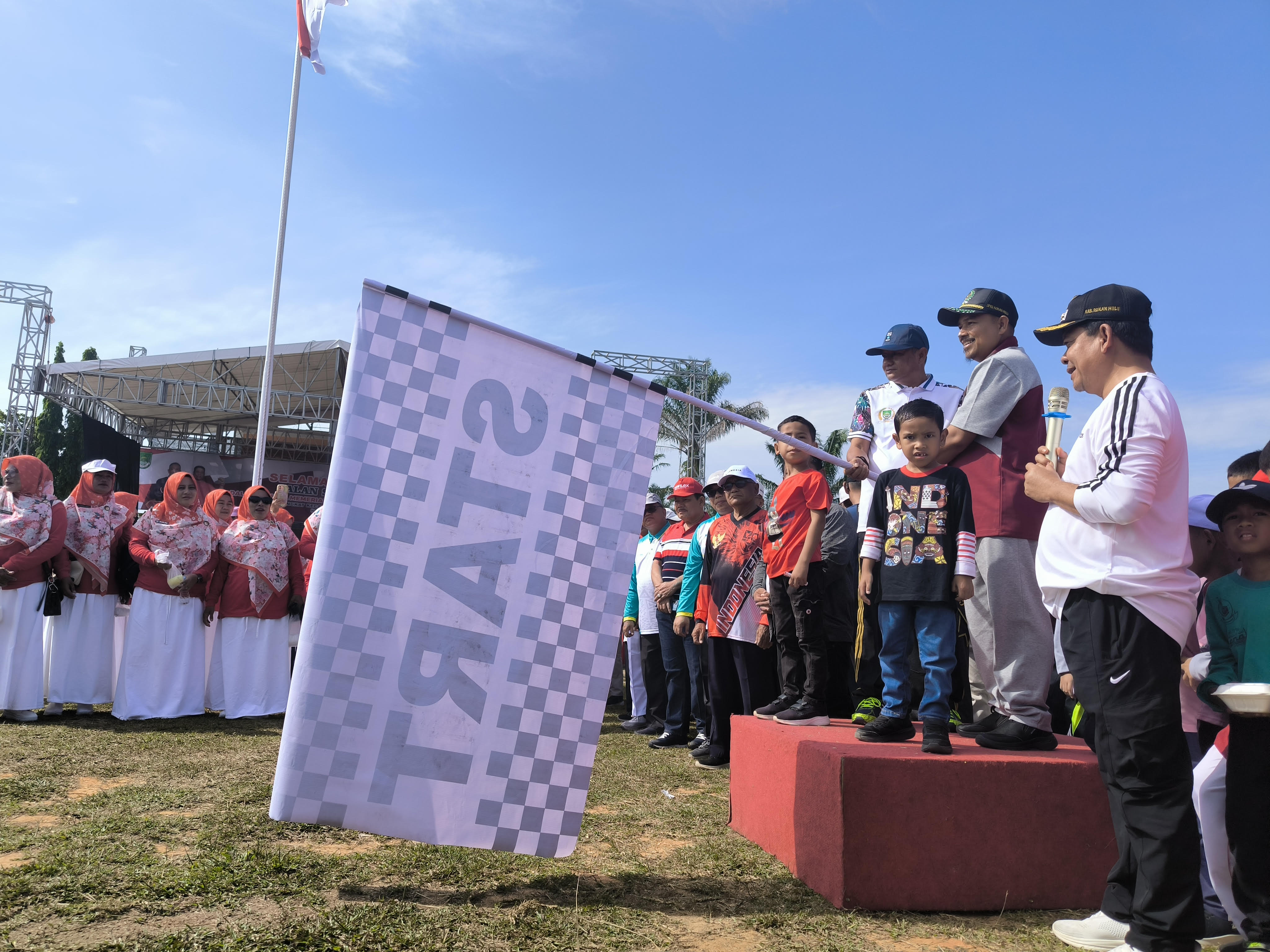 Jalan Santai Meriahkan Perayaan HUT ke-80 RI di Kecamatan Kepenuhan