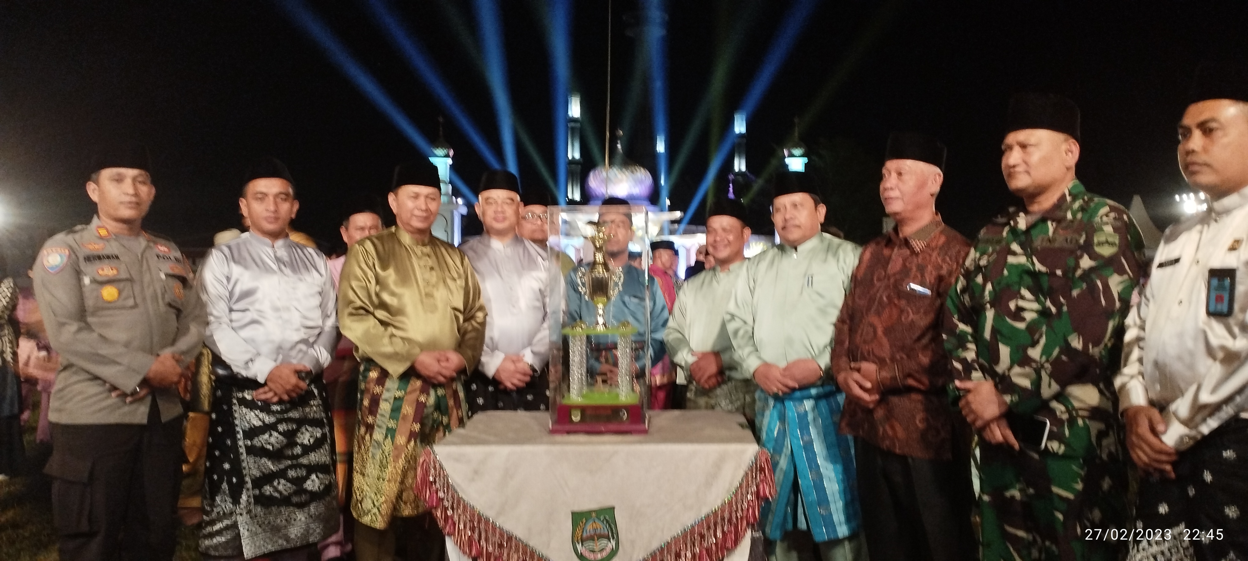 Rokan IV Koto Raih Piala Juara Umum I MTQ XXIII Rokan Hulu