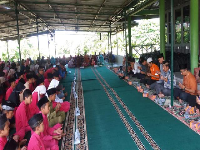 LAZIS IMRA PT RAPP Salurkan Puluhan Paket Sekolah dan Sembako