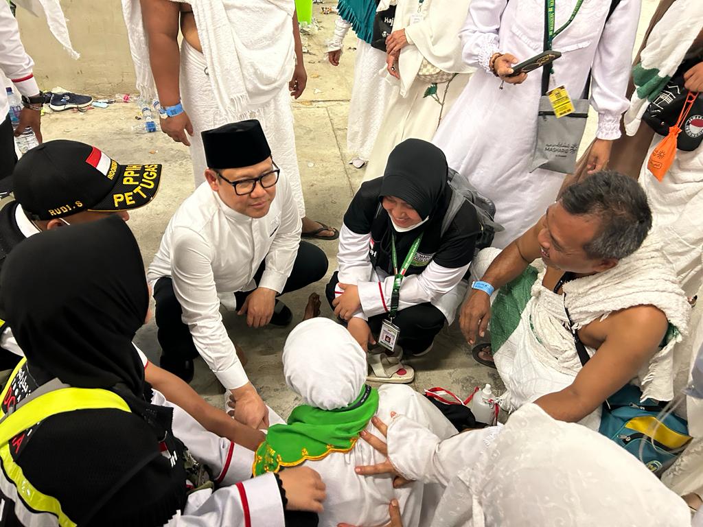 Muhaimin Iskandar Ikut Bantu Jemaah yang Kelelahan di Mina