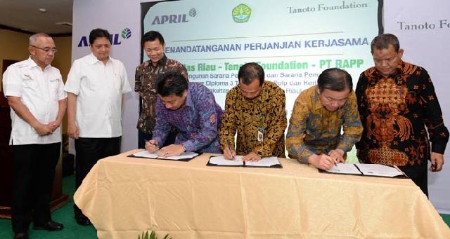 Disaksikan Menperin dan Gubri, RAPP-UR Teken MoU Bangun D3 Teknik Kimia Pulp dan Paper