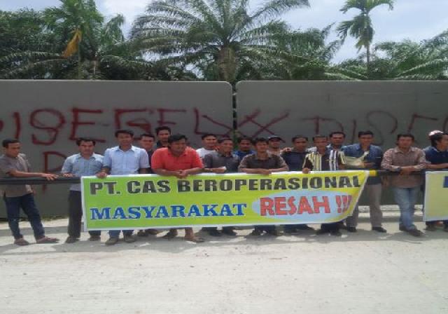 Aliansi Pemuda Riau Segel Pabrik PT CAS