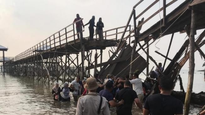 Polisi Datangkan Ahli Kontruksi Usut Insiden Jembatan Ambruk saat Turis Selfie