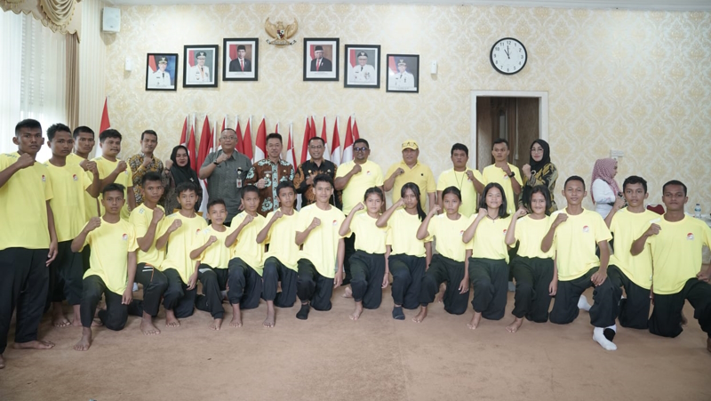 Dilepas Bupati Afrizal Sintong, Atlet Wushu Rohil Siap Berlaga di Selekda Porwil Riau