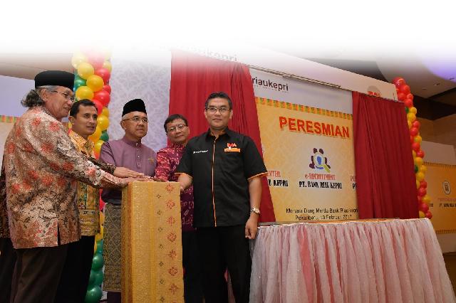 Gubernur Riau Meresmikan E-Recruitment BRK
