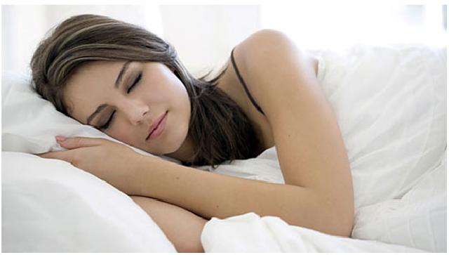Inilah Cara Benar Menggunakan Bantal Saat Tidur