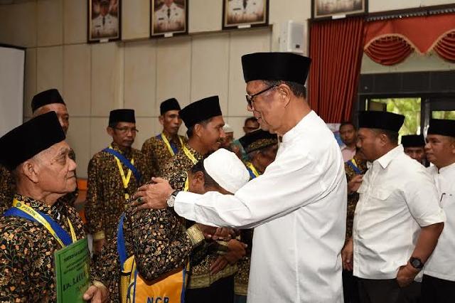 Pemkab Kampar Umrahkan 30 Orang Masyarakat Panutan, Bupati Berbagi Pengalaman Umrah