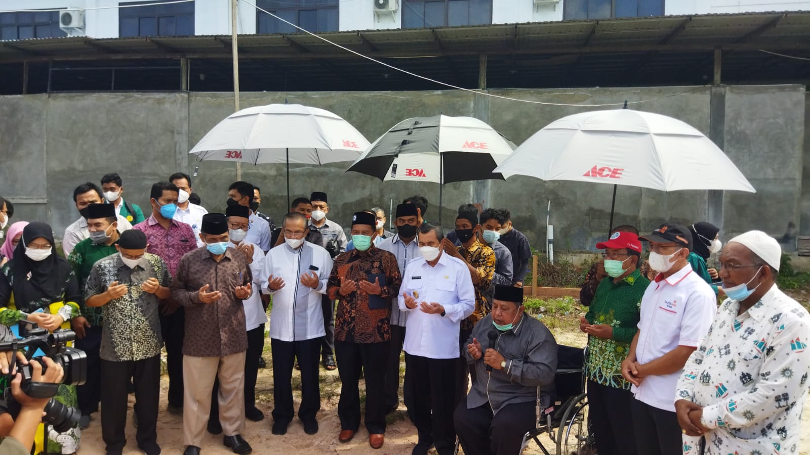 Berbasis Dana Hibah, Gubri Letakkan Batu Pertama Pembangunan Gedung Tajdid Center UMRI