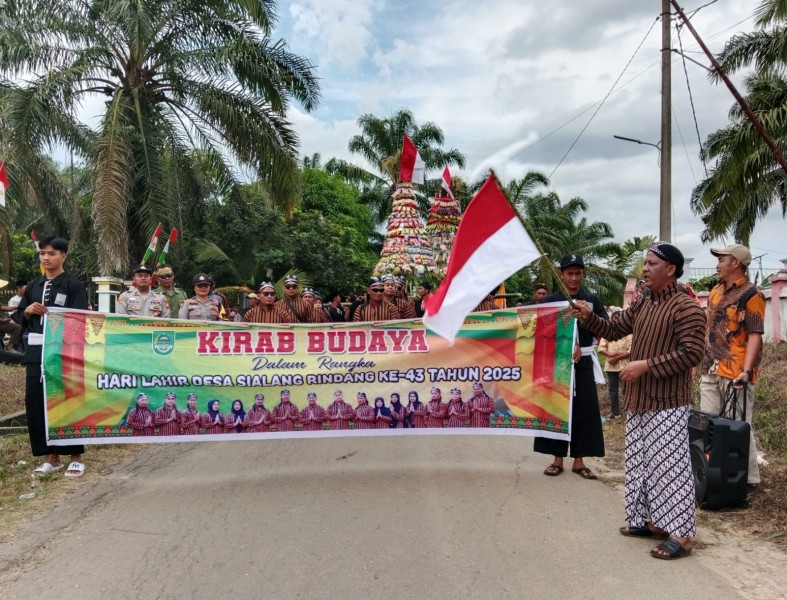 Kiran Budaya Sedekah Bumi Meriahkan Peringatan HUT ke-43 Desa Sialang Rindang
