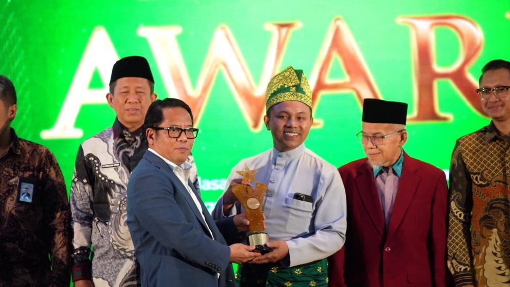 Riau Wakaf Nasional Tertinggi, Gubri Wahid Terima Penghargaan BWI Awards 2025