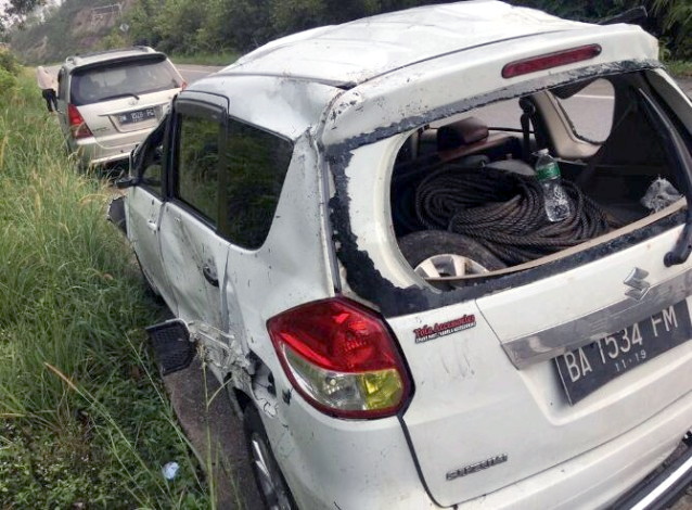 Mobil Ertiga Terjun ke Jurang Sedalam 30 Meter di Jalan Lintas Riau - Sumbar