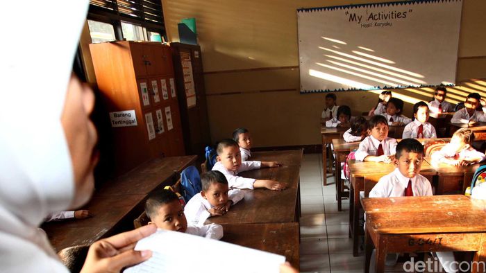 Pusat Setop Penyaluran Tunjangan Guru di Daerah