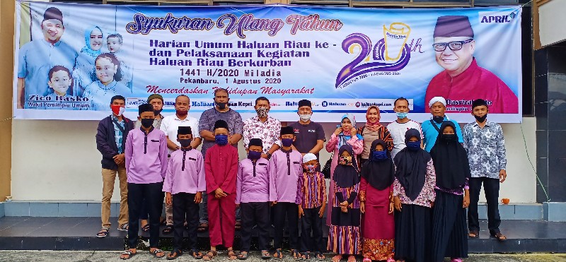 Haluan Riau Sembelih Hewan Kurban dan Santuni Anak Yatim Sempena Idul Adha dan HUT ke-20
