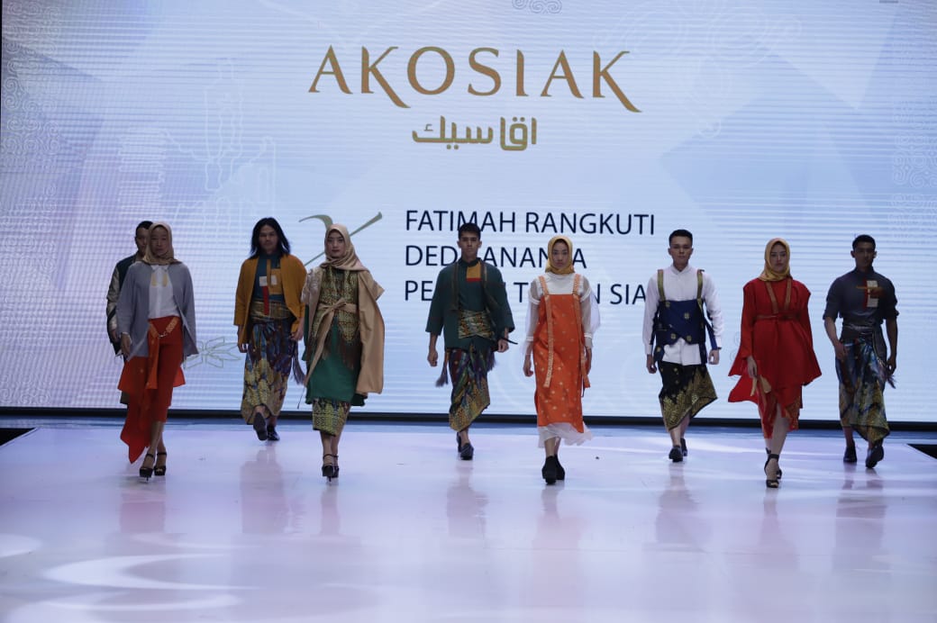 Akosiak Tampil di Indonesia Fashion Week di JCC Jakarta