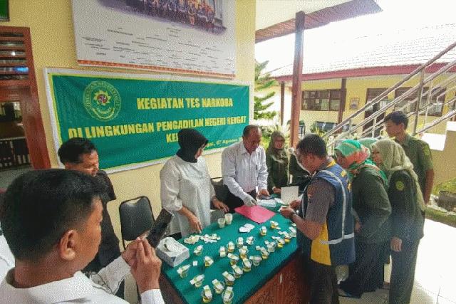 Sat Narkoba Mendadak Tes Urine Jajaran PN Rengat, Ini Hasilnya