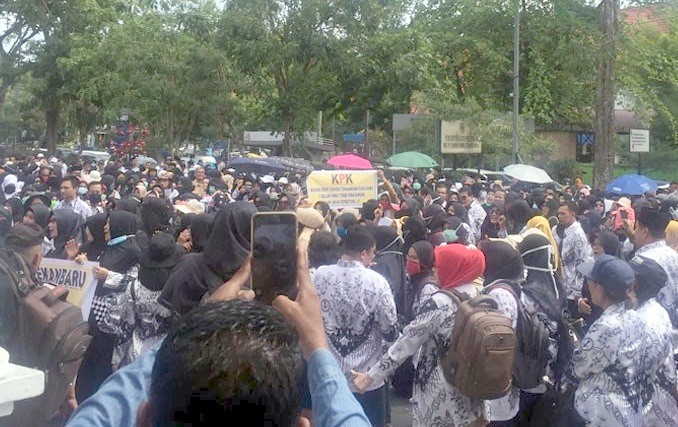 Demo di Kantor Walikota Pekanbaru, Guru Ancam Mogok Jika Perwako 7/2019 tak Direvisi