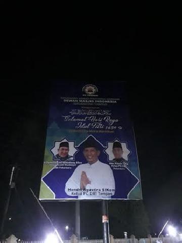 Baliho Dewan Masjid Indonesia Kecamatan Tampan Dirusak OTK