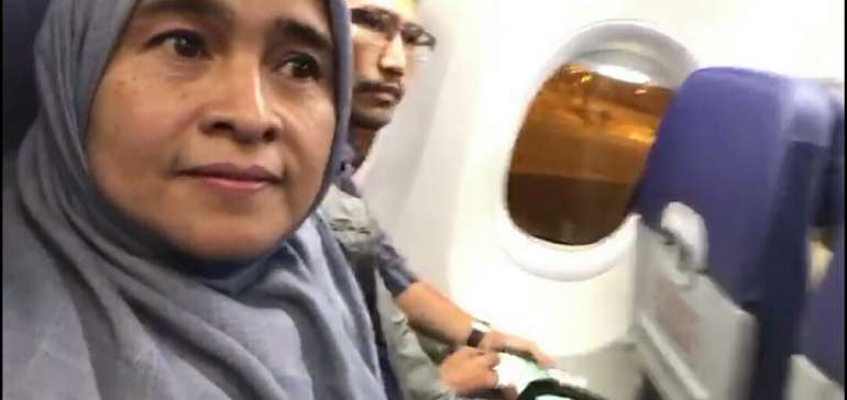 Tertahan Sore Sampai Malam, Ustazah Neno Warisman Akhirnya Dipulangkan dari Bandara SSK II Pekanbaru