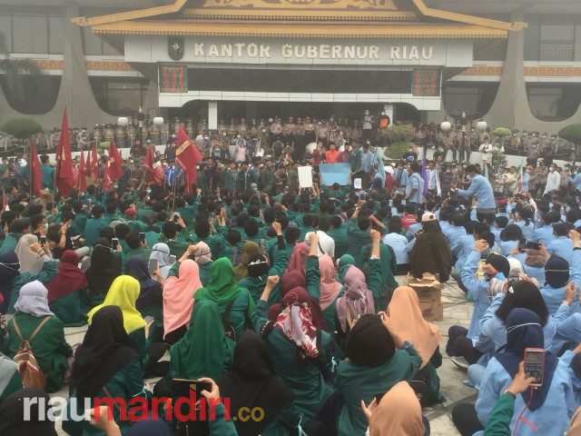 Mahasiswa Unri dan Umri Tuntut Syamsuar Mundur, Kepemimpinan 100 Hari Gagal