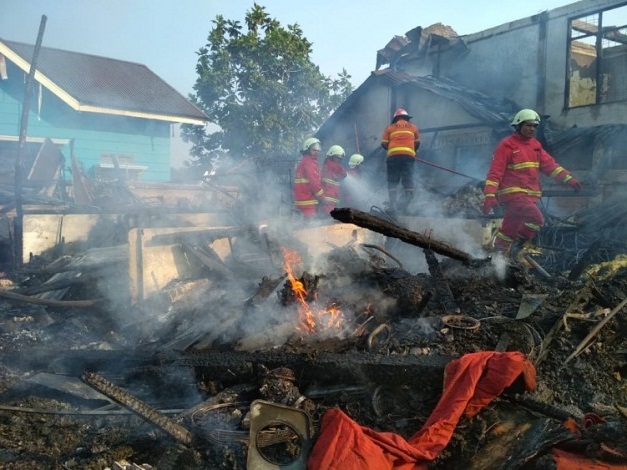 Rumah dan Gudang di Jalan Hang Jebat Pekanbaru Terbakar
