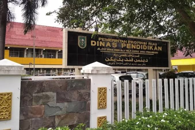 Disdik Riau Keluarkan Edaran Terbaru, Siswa SMA Sederajat Kembali Masuk Sekolah