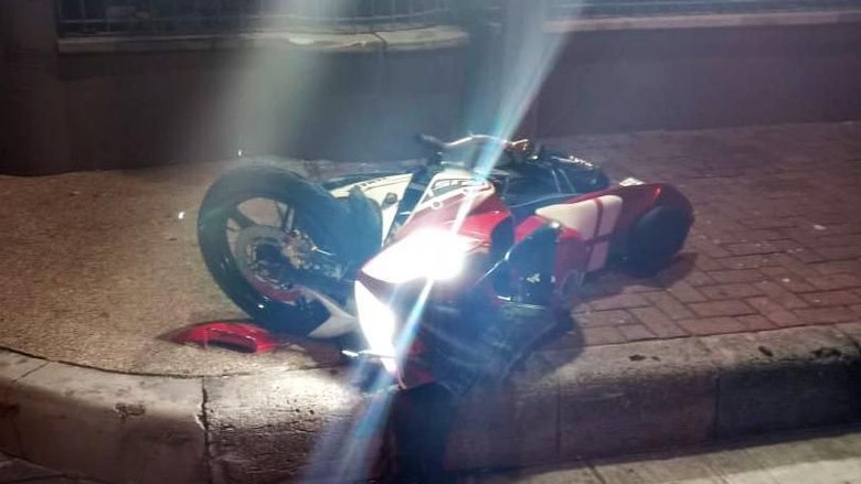 Gagal Menikung, Hantam Pagar, Pembonceng Motor Sport Tewas di Tempat