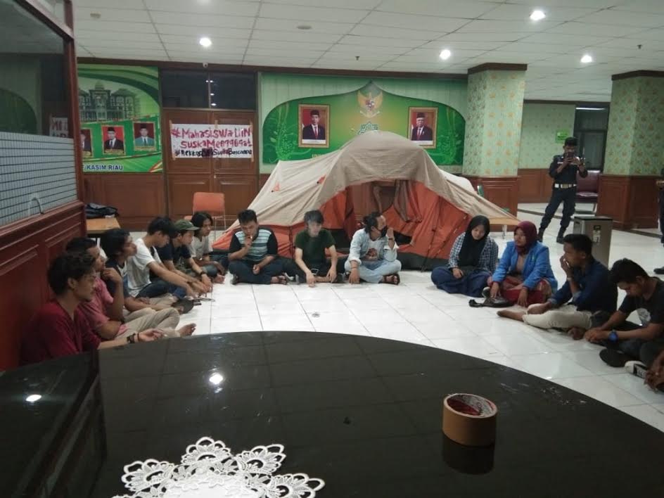 Berhari-hari Didemo, Rektor UIN Suska Bersedia Dialog Senin Besok