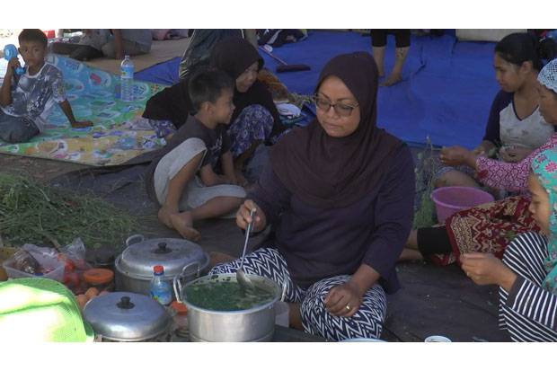 Tak Dapat Bantuan, Warga Korban Gempa di Lombok Utara Makan Dedaunan