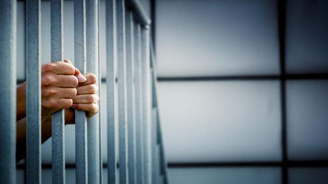 Pria yang Joget Dugem Pakai Mukena Ditangkap dan Terancam Penjara 6 Tahun
