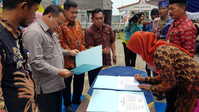 Bupati Meranti Hadiri Penandatanganan Pakta Integritas dan Sosialisasi 4 Pilar di Tasik Putri Puyu