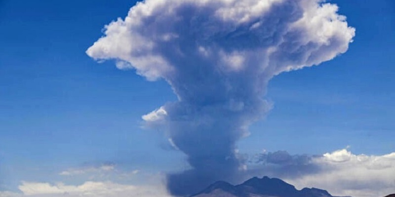Gunung Lascar Erupsi, Chile Siaga Satu