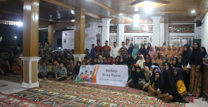 Rumah Zakat Salurkan 250 Paket Bersama Komunitas SEF Pekanbaru