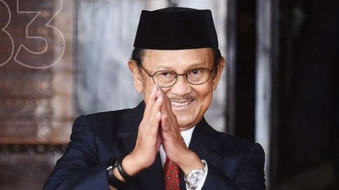PWI Berikan Anugerah Bapak Kemerdekaan Pers Indonesia Kepada BJ Habibie